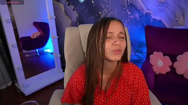 TinyNatalie's Live XXX Chat