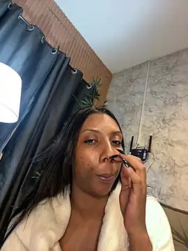 Chat +18 de Naomisalles ao vivo