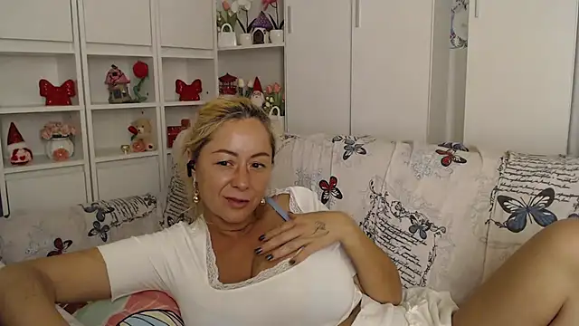 _karolynesyera_のライブXXXチャット