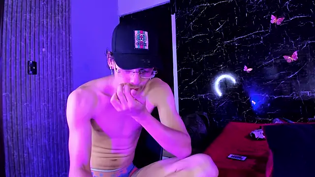 Adrian_Wolf's Live XXX Chat