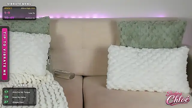 itschloelaurent's Webcam Show