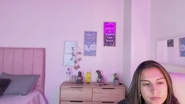 miia_thompson1 Adlı Modelin Canlı XXX Sohbeti