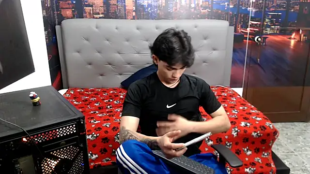 Chat +18 de RomeoMillerr ao vivo