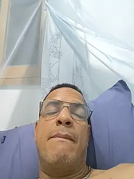 צ'אט XXX בשידור חי של latinmartin73