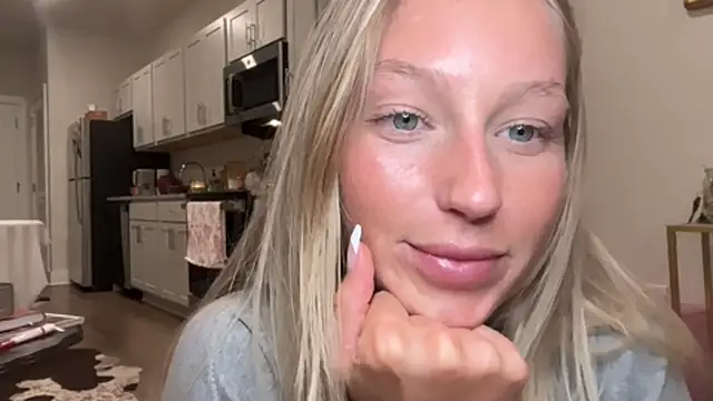 caseyyyhere XXX чат на живо