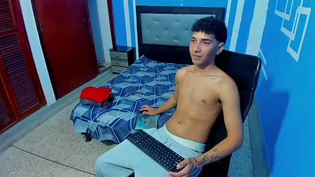 efrain_boy Chat XXX live