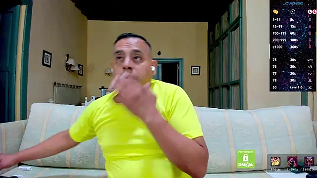 brad_latinon Webbikameraesitys