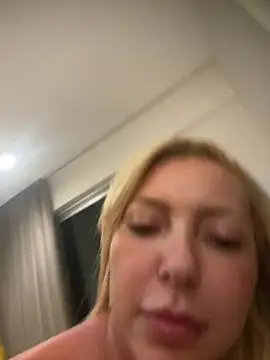 Juuhschmitt Adlı Modelin Canlı XXX Sohbeti