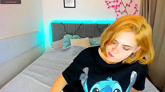 DellaRows' Live XXX Chat