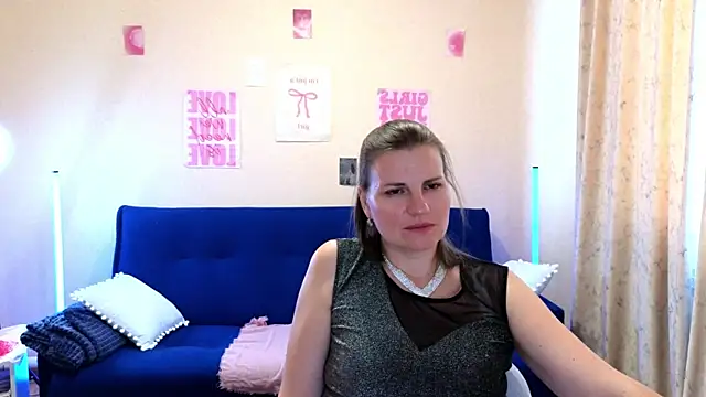 Chat +18 de Mirabelle_Velvet ao vivo