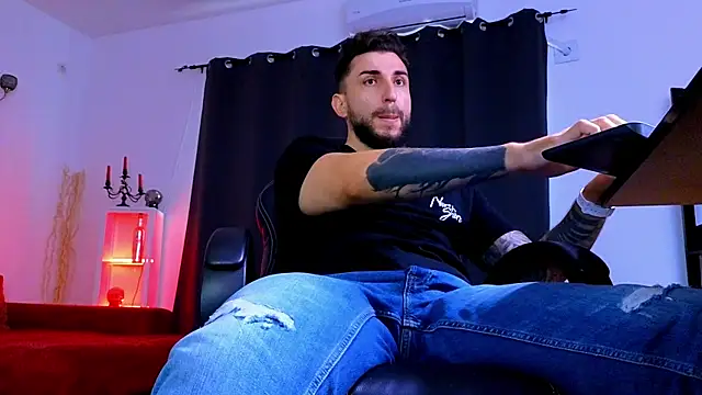 MightyAaron66 – Naživo XXX chat