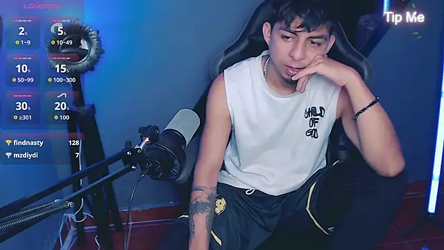 แชท XXX สดของ ALPHA_LATINO