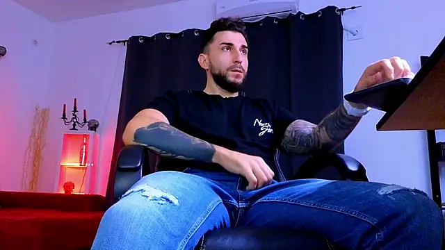 MightyAaron66 Live XXX-Chat