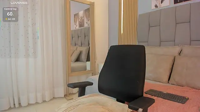 Elliot_Walker Adlı Modelin Canlı XXX Sohbeti