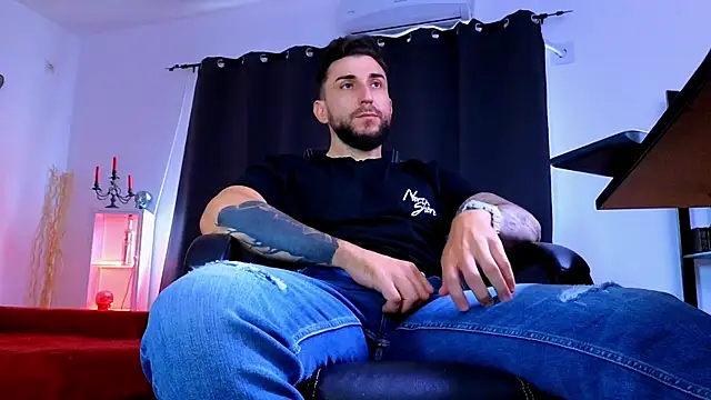 MightyAaron66 Adlı Modelin Canlı XXX Sohbeti