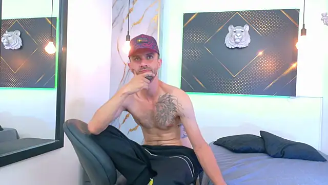 KingOfTemptation live XXX chat