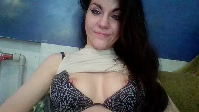 AliceTailor Adlı Modelin Canlı XXX Sohbeti