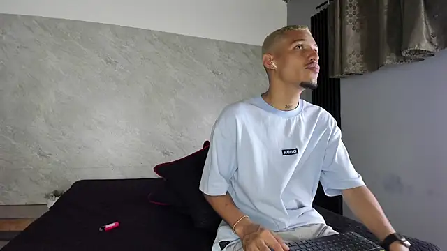 Camilo_Contreras Adlı Modelin Canlı XXX Sohbeti