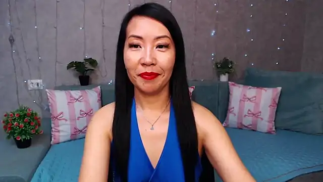 LiaPak's Live XXX Chat