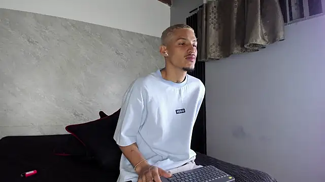 Živý XXX chat Camilo_Contreras