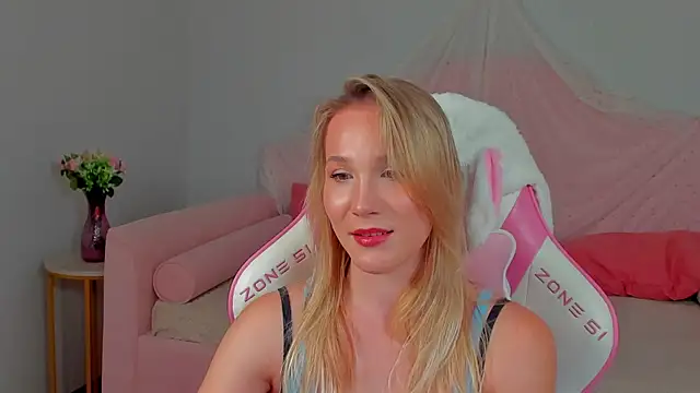 ElaraVoltage Adlı Modelin Canlı XXX Sohbeti