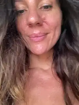 צ'אט XXX בשידור חי של AnnaFlowerBabe