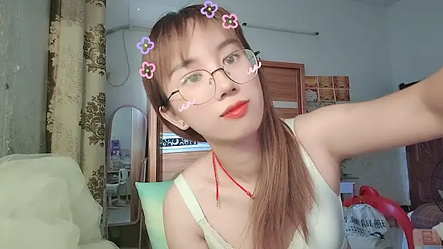 Lili_666 Adlı Modelin Canlı XXX Sohbeti