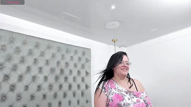 Chat +18 de anette_cooper ao vivo