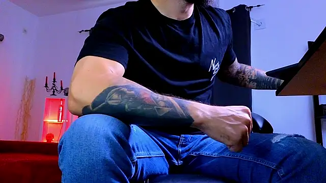 Онлайн чат XXX MightyAaron66