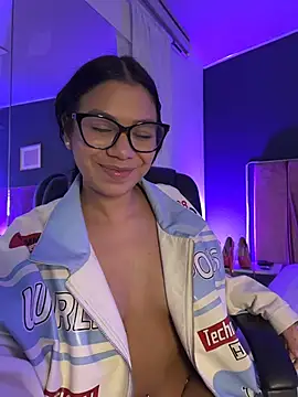 Czat XXX na żywo – Little_Lexyy