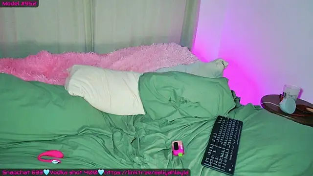 AaliyahLaylah Chat XXX live