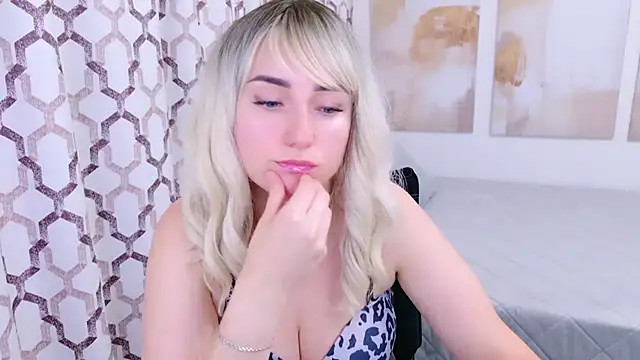 MilenaBlossom XXX чат на живо