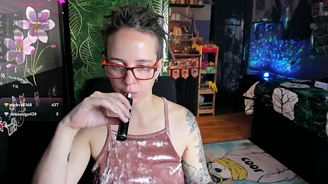 Chat XXX ao vivo de LisaFoxy_y