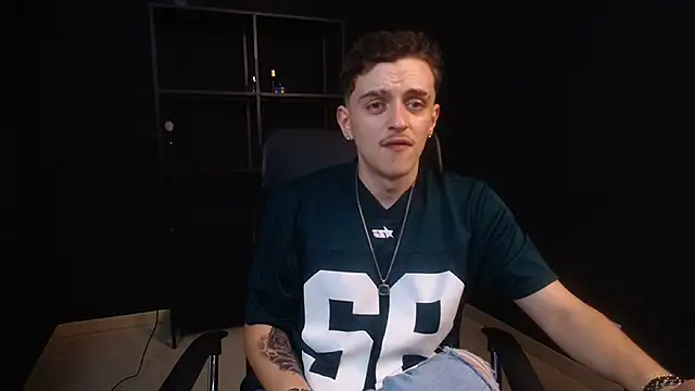 Chat +18 de FelixStarkk ao vivo