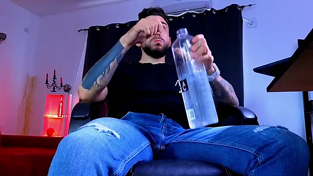 MightyAaron66 Live XXX Chat