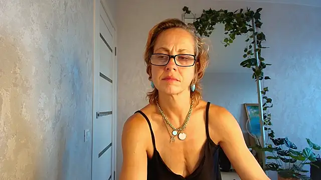 LioraWeiss XXX чат на живо