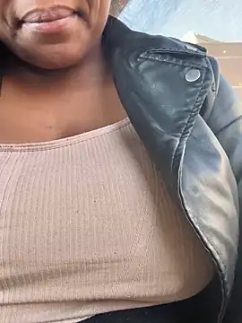 دردشة Katie_lips الجنسية المباشرة