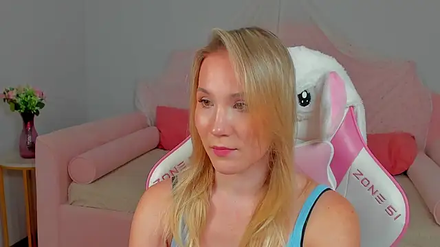 ElaraVoltage Chat XXX in diretta