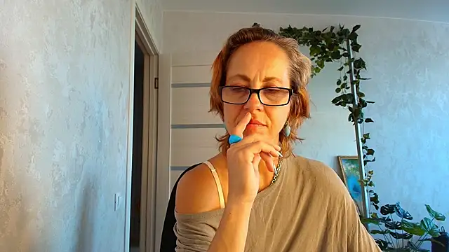 צ'אט XXX בשידור חי של LioraWeiss