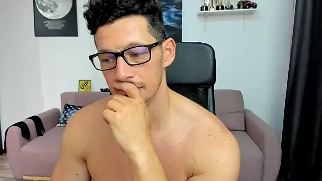 BrutusK08's Live XXX Chat