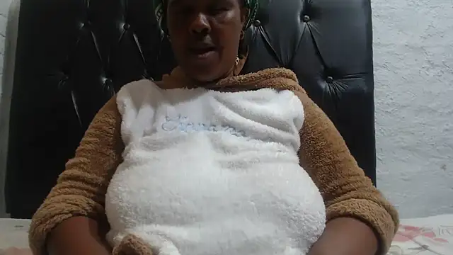 Ebonyboobsmilk Chat XXX in diretta