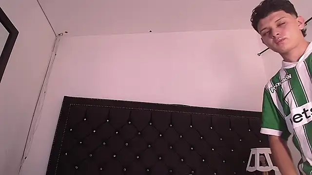 Chat +18 de NathanBroks ao vivo