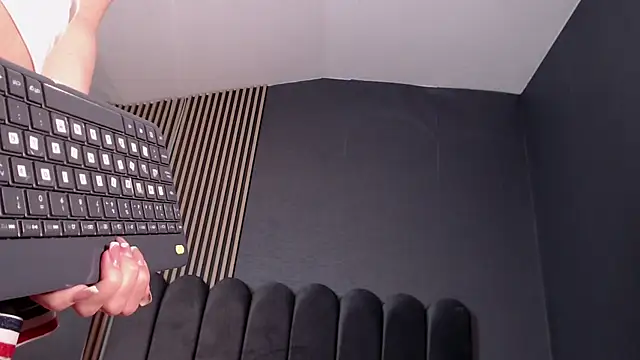 Chat +18 de Nicolette_ks_ ao vivo