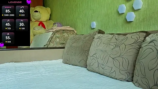 Arina_Bloom Chat XXX in diretta