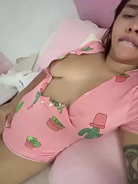 צ'אט XXX בשידור חי של LucyMartelli