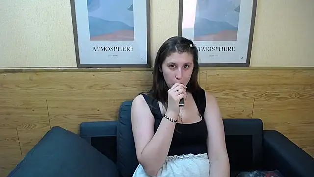 LilianaShine Adlı Modelin Canlı XXX Sohbeti