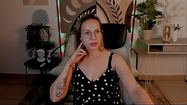 Charlotte_Hudson Chat XXX in diretta