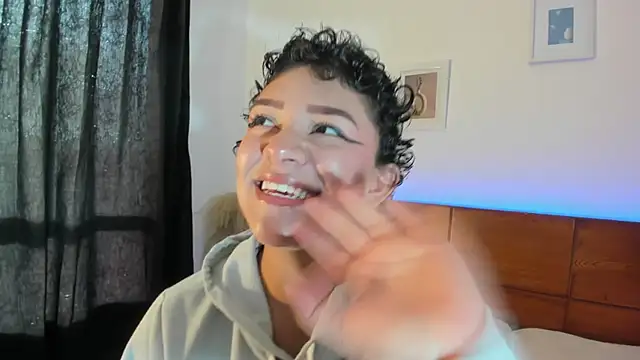צ'אט XXX בשידור חי של kade_demi