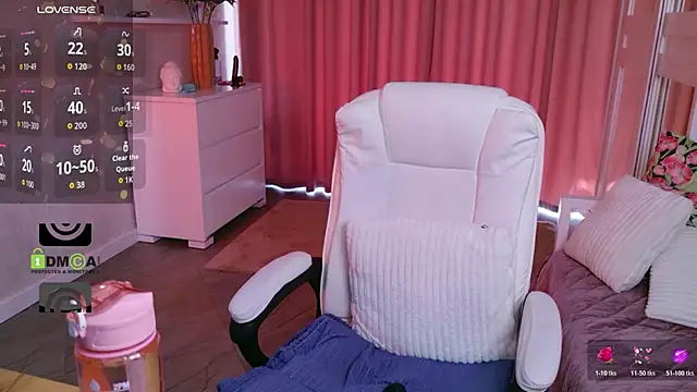 KellyKleine élő XXX-chatje