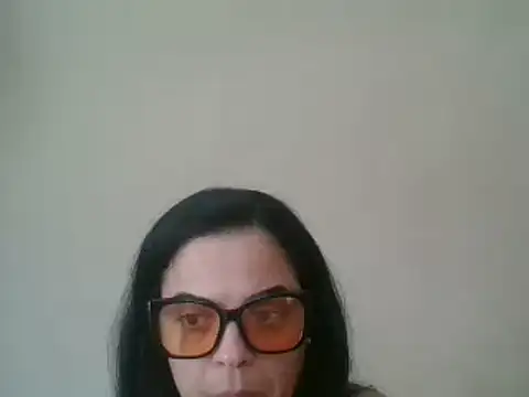 ITALIANASISIXX élő XXX-chatje